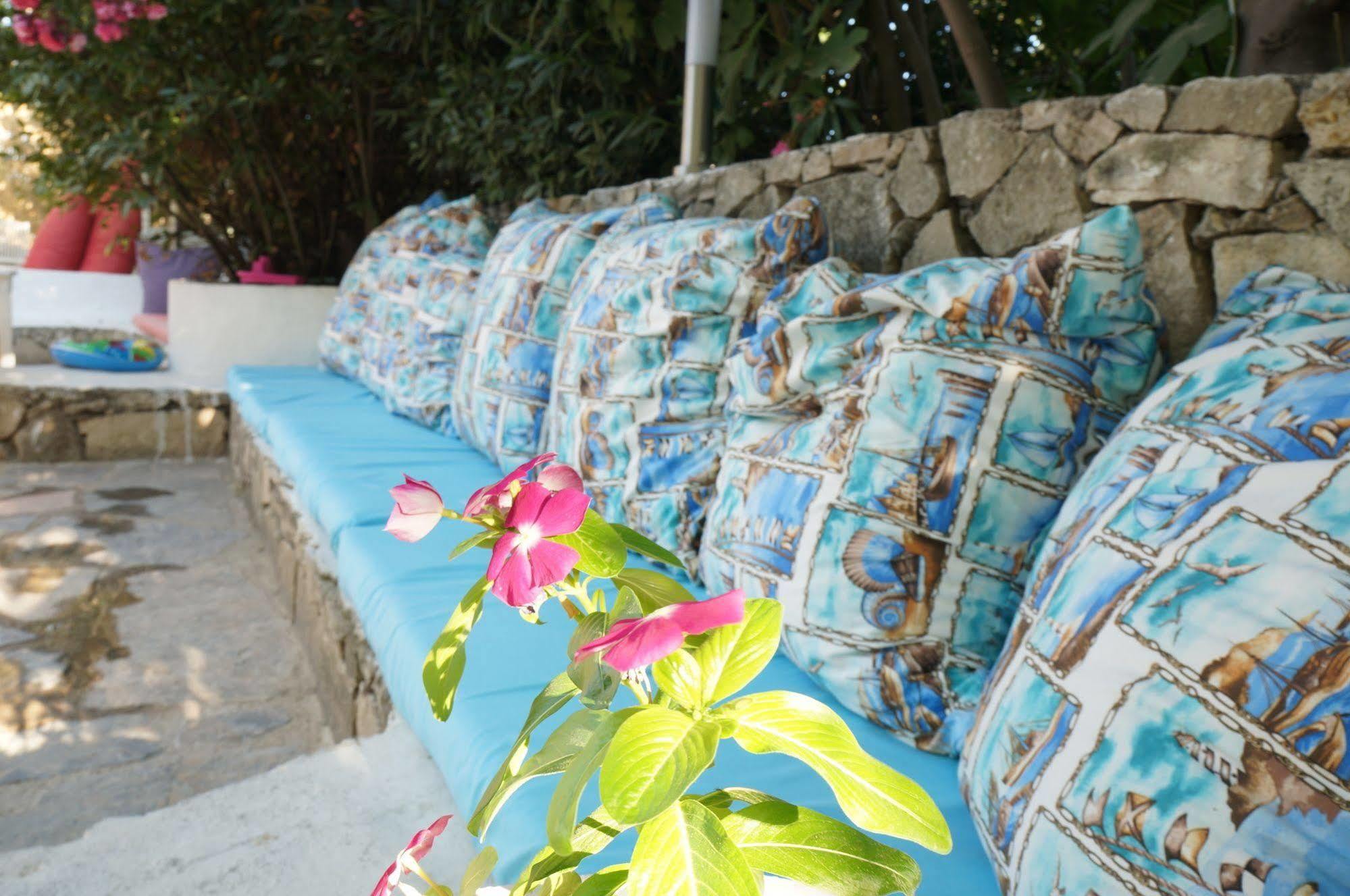 Esmana Hotel Bitez Exterior photo